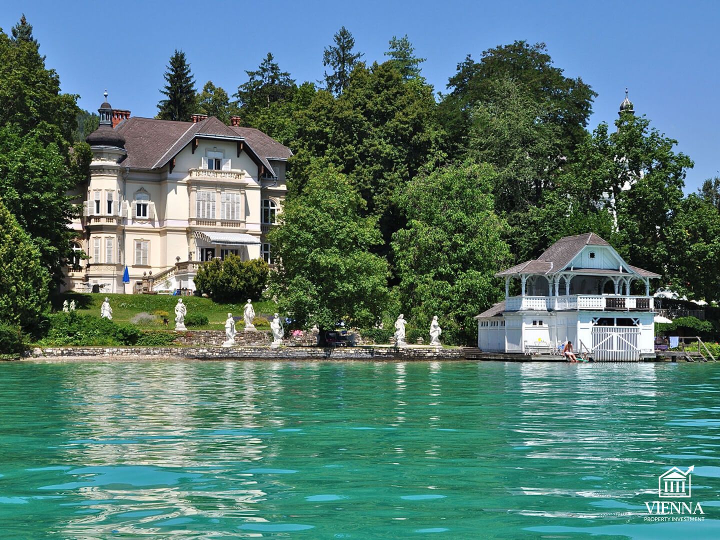 Вилла дар соҳили кӯл дар Австрия