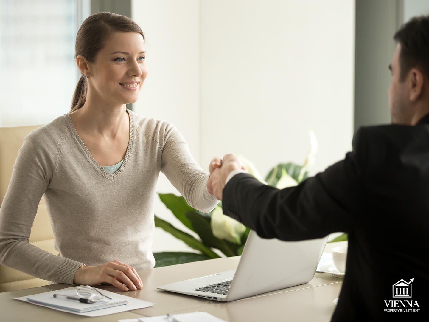 Қаржылық тәуелсіз жеке тұлғаларға арналған Австрияда тұруға рұқсат