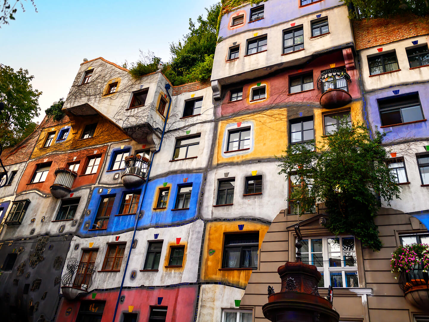 منزل هوندرتفاسر: منازل تاريخية وأيقونية من تصميم مهندسين معماريين مشهورين