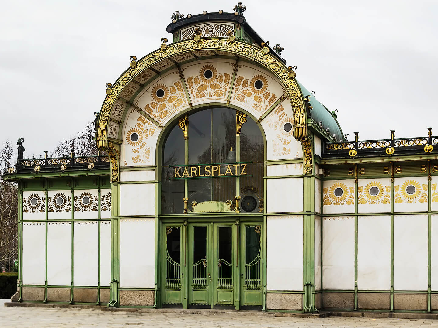 جناح كارلسبلاتز، مبانٍ تاريخية وشهيرة من تصميم مهندسين معماريين مشهورين