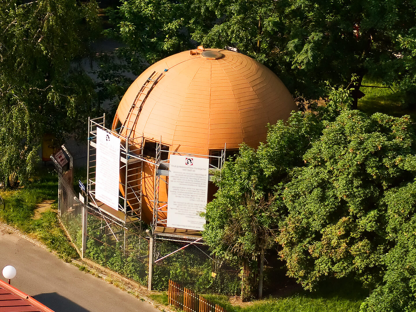 جمهورية كوجلموجل: مبانٍ تاريخية وأيقونية من تصميم مهندسين معماريين مشهورين