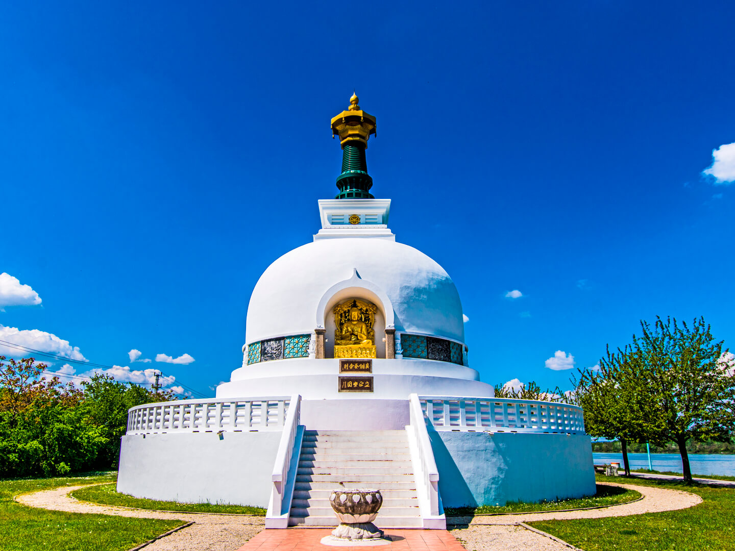 معبد السلام الفييني، مبانٍ تاريخية وشهيرة من تصميم مهندسين معماريين مشهورين