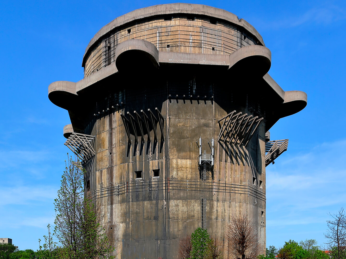 تُعد أبراج الدفاع الجوي في فيينا مباني تاريخية ورمزية صممها مهندسون معماريون مشهورون